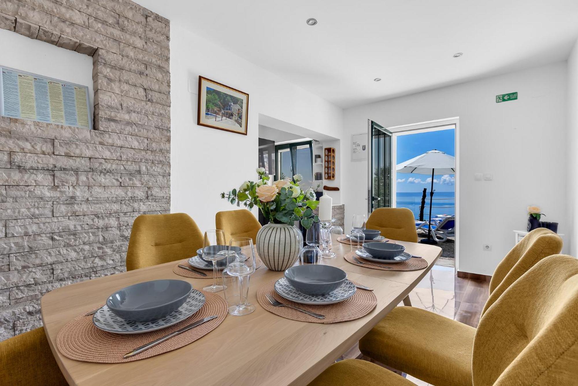 Stonehouse Villa *