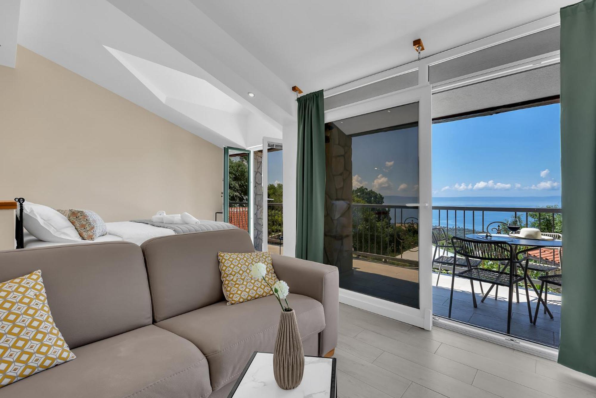 Stonehouse Villa *