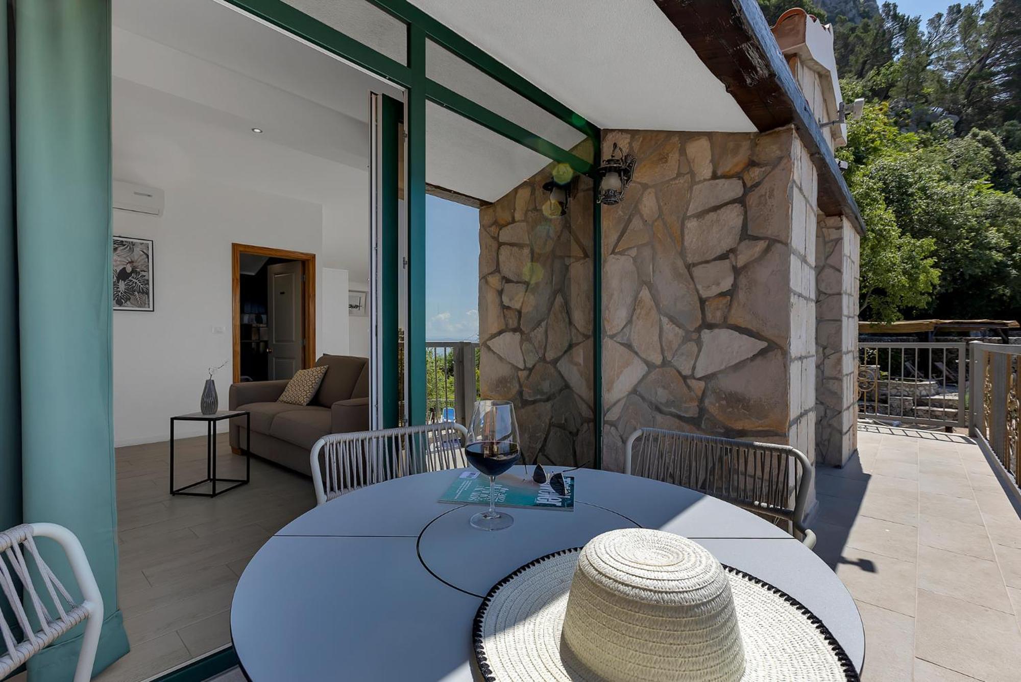 Stonehouse Villa *